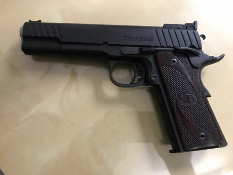 Vendo STI TROJAN , con cañon de 5", Cal. 9mm, en perfecto estado, esta cerca de Bcn. 01