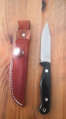 Cuchillo fabricado por bark River en el cónico acero A2 que siempre han usado en los modelos bark River 00