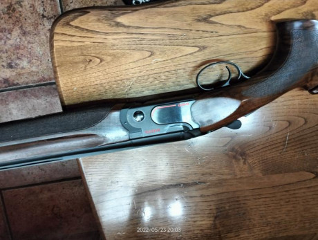 vendo esta beretta black edition con b-fast y choques briley , la escopeta tiene menos de 2000 tiros , 01