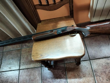 vendo esta beretta black edition con b-fast y choques briley , la escopeta tiene menos de 2000 tiros , 10