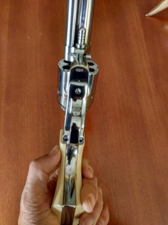 Estimado colegas:
Pongo en venta esta  joya, de indiscutible belleza y encomiable manufactura. Es calibre 20