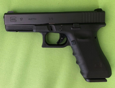 Hola
Por necesidades de cupo para otro proyecto, vendo mi Glock 17 de tercera generación, edición especial 01