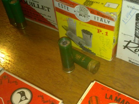 Saludos,

Me han regalado unos cuantos cartuchos de carton viejos, que pasan a la coleccion...me apasionan 100