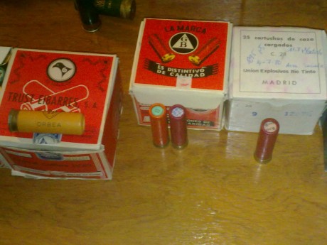 Saludos,

Me han regalado unos cuantos cartuchos de carton viejos, que pasan a la coleccion...me apasionan 110