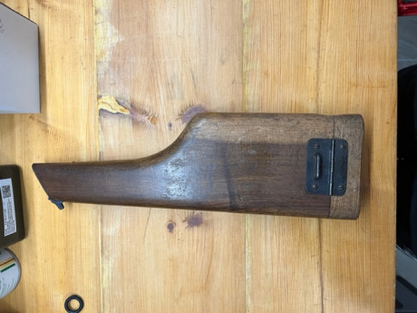 Buenas tardes vendo funda culatin para pistola Mauser C-96, pido por ella 300 euros con envío incluido. 00