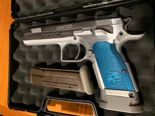 Hola , vendo mi queridísima Tanfoglio Custom Limited HC , se vende con tres cargadores de 20 cartuchos 00