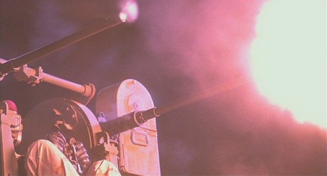 Compañeros,

En vista de las ganas de algunos (Elcafe, Wilcow, Vrakk, etc) por adivinar armas de películas 120