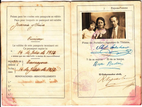  EN RECUERDO Y HOMENAJE A LOS QUE YA NO ESTÁN. 

Si pones en  GOOGLE   PASAPORTES EN LA MEMORIA  da igual 172