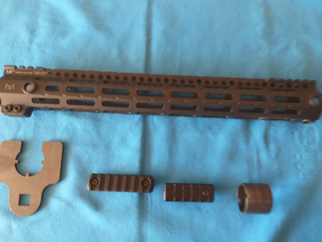 ¡¡VENDIDO!!
Buenas a todos.
Vendo Guardamanos Midwest Industries de 15 pulgadas.
Este es uno de los últimos 12