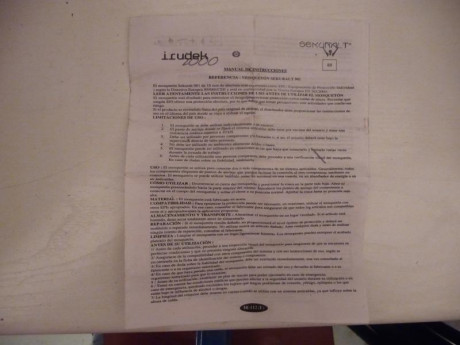 Arnés de cuerpo entero de la marca Securalt. Incorpora eslinga y dos mosquetones de seguridad. Utilizado 00