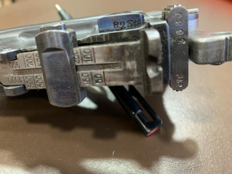 Se vende una preciosa Mauser C96 calibre 7,63x25 guiada en F no con todos los números iguales y con funda/culata 11