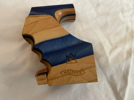 Vendo empuñadura para la pistola Walthe modelo GSPEXPERT, en madera laminada, nueva y en perfecto estado 02