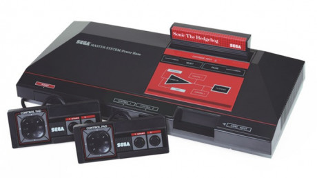 Hola . Estoy buscando una consola video juegos años 80 ,  sega master system  1 o 2 ,  si alguien tiene 01