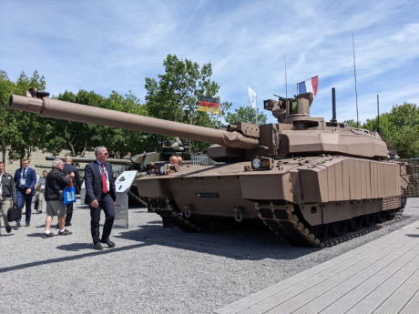 Saludos, carristas.

En la reciente feria Eurosatory 2022 han habido varias novedades en el tema de los 71