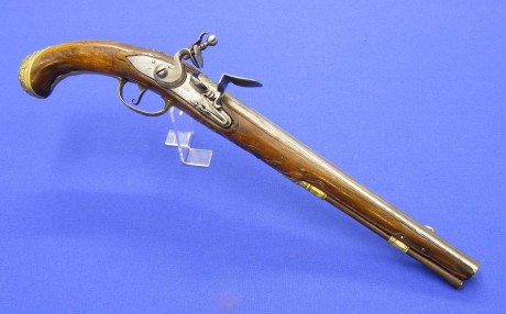 Voy a colocar unas fotos de un arma larga alemana de llave de mecha del siglo XVI. 90