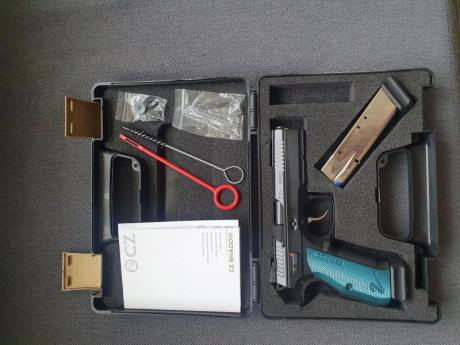 Vendo CZ Shadow 2. Nueva, comprada en abril en armeria Parriego. Habré tirado 3 cajas. Tiene cambiado 00