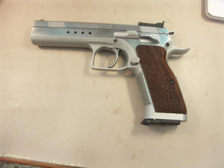 Vendo TANFOGLIO LIMITED 9mm PB. Estuche y dos cargadores. Absolutamente en perfectas condiciones, como 02
