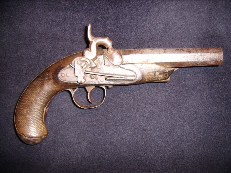 Hola, buscando por el desvan salio esta pistola , despues de limpiarla he buscado informacion en internet 02