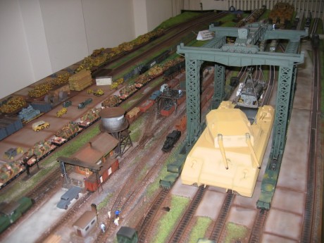 Abro este hilo ya que no puedo trasladar el de maquetas en conversación general, y porque pretendía dar 150