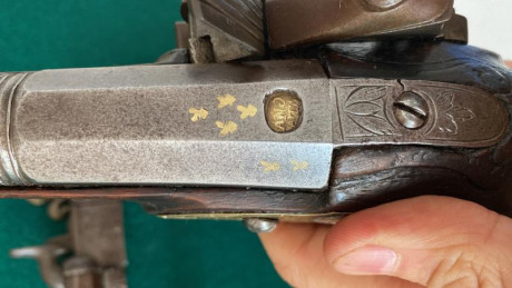 Por favor me podrian ayudar a identificar una pistola de pedernal?
Creo que es una catalana de Ripoll

No 82