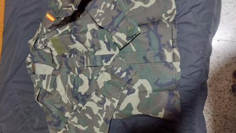 Uniformidad boscosa ET modelo anterior, perfecto estado, a estrenar, talla 2-N ( 1,80 m de altura y unos 02