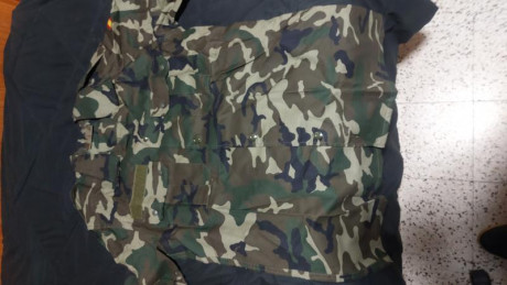 Uniformidad boscosa ET modelo anterior, perfecto estado, a estrenar, talla 2-N ( 1,80 m de altura y unos 00