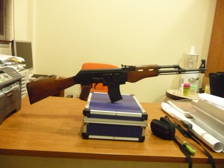 Un amigo vende su Benelli MP95 E con dos empuñaduras una anatomica y otra semianatomica ambidiestra y 12