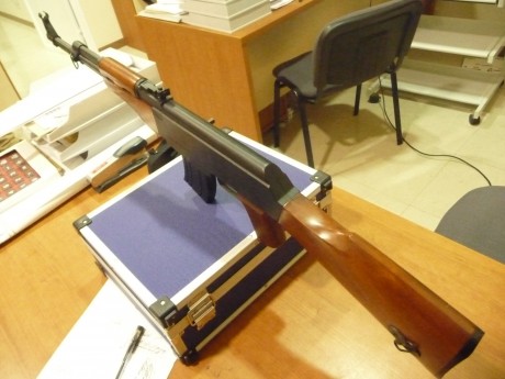 Un amigo vende su Benelli MP95 E con dos empuñaduras una anatomica y otra semianatomica ambidiestra y 10
