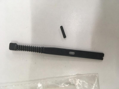 Buenas,pongo en venta esta aguja percutora de la  walther gsp/osp,es del modelo anterior ala walther con 01