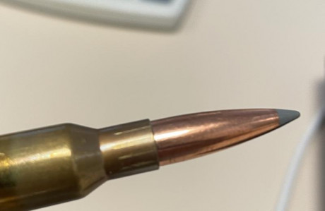 Buenas tardes, un conocido me ha pasado unas cuantas balas recargadas del 6,5x55, las cargaba con el kit 00
