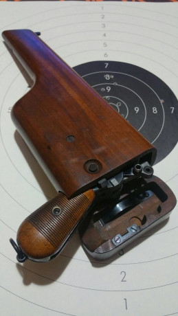 vendo Mauser C96 estado impecable. Coincide numeración en todas las piezas.
Guiada en F . Se puede ver 01