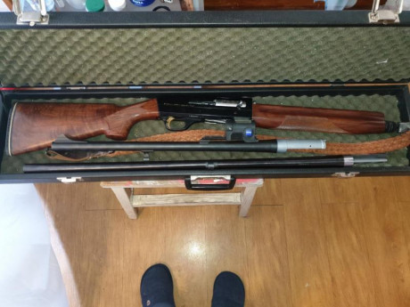 Vendo esta Benelli con dos cañones,y punto rojo zeis, esta en perfectas condiciones, una gran arma. 900. 02