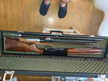 Vendo esta Benelli con dos cañones,y punto rojo zeis, esta en perfectas condiciones, una gran arma. 900. 00
