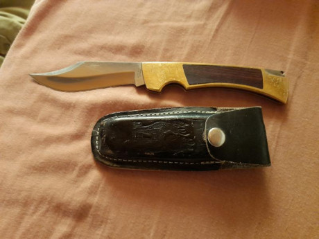 Vendo o cambio por cuchillo de caza del mismo valor que la navaja.80e
Es la grande de la serie dorada 00