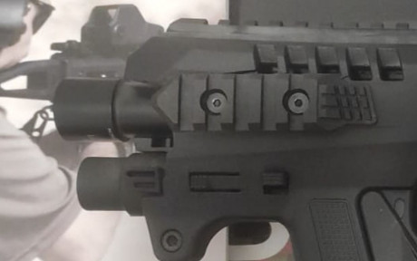 Vendo Ronin de CAA para Glock , le falta un trozo en la punta  como se ve en las fotos ( en la segunda 10