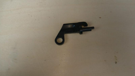 Vendo esta  réplica  de la aleta del seguro para K98k, versión alargada para K98k de francotirador. 20 02