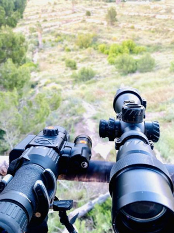 Se vende monocular Clíp-on  pulsar forward fn 455 comprado en 2020 aún con un año de garantía en perfecto 11