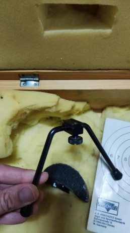 Vendo carabina Anschutz 1813 supermatch

A la carabina que se ve en las fotos hay que añadirle su rabera 11