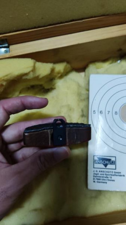 Vendo carabina Anschutz 1813 supermatch

A la carabina que se ve en las fotos hay que añadirle su rabera 10