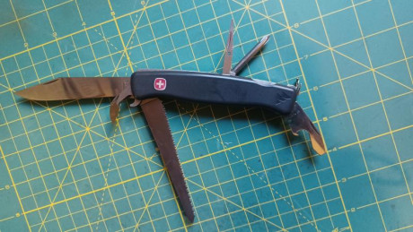 Se vende esta navaja descatalogada. Está practicamente nueva. Interesados por privado o al email: josemgal@yahoo.es
 02
