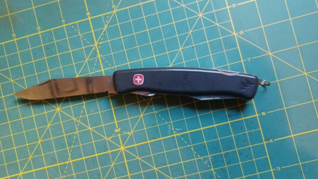 Se vende esta navaja descatalogada. Está practicamente nueva. Interesados por privado o al email: josemgal@yahoo.es
 00