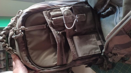 Se vende esta mochila marca Direct Action, modelo Dragon Egg, en camuflaje polaco. Esta practicamente 00