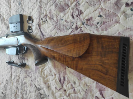 Se vende conjunto formado por un Sauer 202 wild boar 9.3x62 edición jabalí (cañón semi pesado de 51 cm, 00