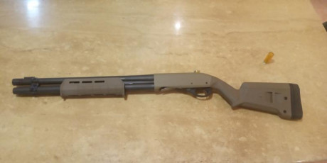 Vendo escopeta Remington 780 exprés 6+1 con guardamanos y culata Magpul. La tengo para tirar IPSC pero 00