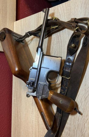 hola compañeros vendo Mauser C96 Export
con toda la numeración coincidente incluso la caja(Funda) y con 00