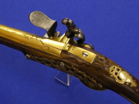 Voy a colocar unas fotos de un arma larga alemana de llave de mecha del siglo XVI. 130