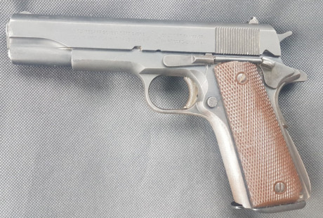Muy buena colt clásico de la segunda guerra mundial, acabado original.

Cañon muy bien. Empuñadura marcado 01