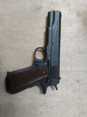 Muy buena colt clásico de la segunda guerra mundial, acabado original.

Cañon muy bien. Empuñadura marcado 00