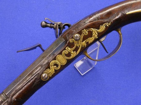 Voy a colocar unas fotos de un arma larga alemana de llave de mecha del siglo XVI. 160