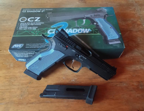 Pongo a la venta mi CZ SHADOW 2 Cal. 6mmBB en su caja original con  dos cargadores  de CO2. Usada un par 02